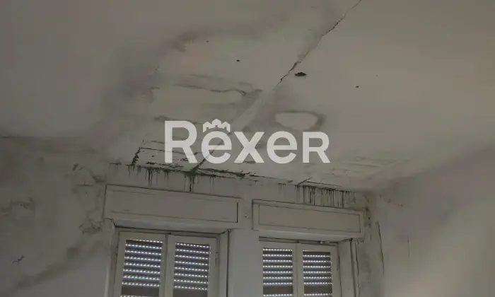 Rexer-Orosei-Vecchia-caserma-di-polizia-su-tre-piani-con-ampie-superfici-e-locali-accessori-Altro