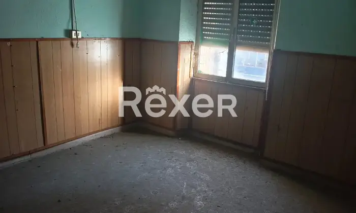 Rexer-Orosei-Vecchia-caserma-di-polizia-su-tre-piani-con-ampie-superfici-e-locali-accessori-Altro