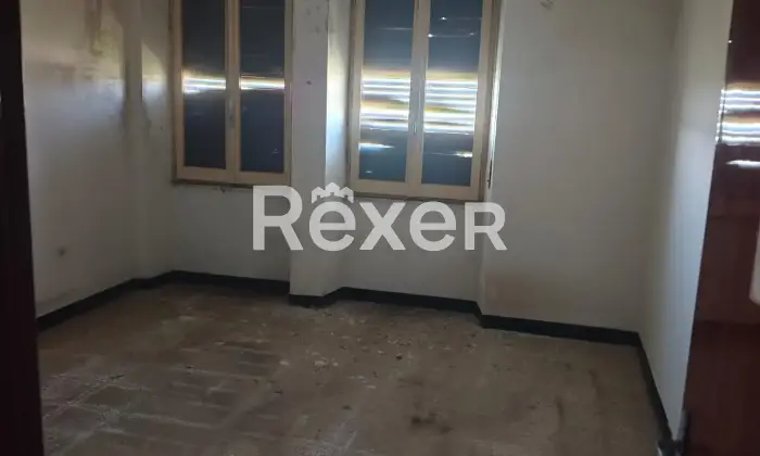 Rexer-Orosei-Vecchia-caserma-di-polizia-su-tre-piani-con-ampie-superfici-e-locali-accessori-Altro