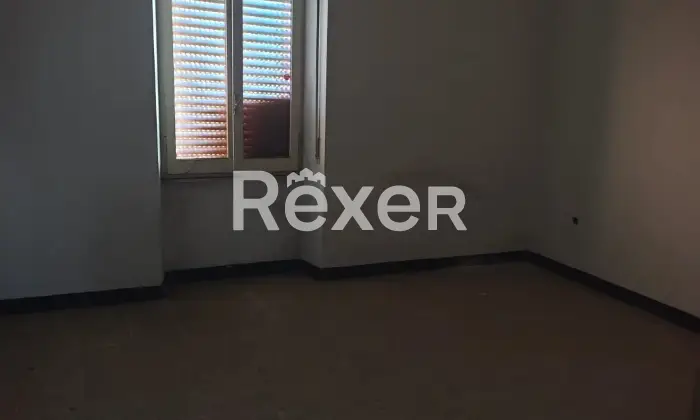 Rexer-Orosei-Vecchia-caserma-di-polizia-su-tre-piani-con-ampie-superfici-e-locali-accessori-Altro