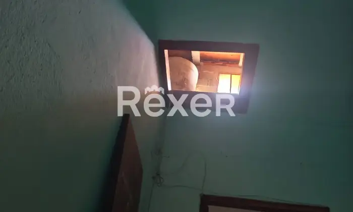 Rexer-Orosei-Vecchia-caserma-di-polizia-su-tre-piani-con-ampie-superfici-e-locali-accessori-Altro