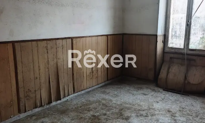 Rexer-Orosei-Vecchia-caserma-di-polizia-su-tre-piani-con-ampie-superfici-e-locali-accessori-Altro