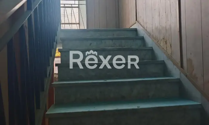 Rexer-Orosei-Vecchia-caserma-di-polizia-su-tre-piani-con-ampie-superfici-e-locali-accessori-Altro