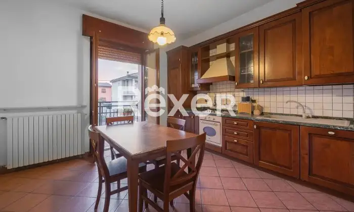 Rexer-Nova-Milanese-Trilocale-con-sottotetto-e-posti-auto-Cucina