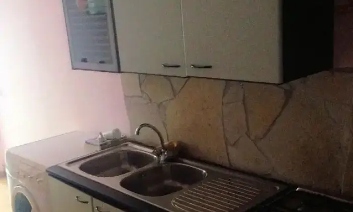 Rexer-Santi-Cosma-e-Damiano-LUGLIOAGOSTO-Arredato-con-ingressi-CUCINA