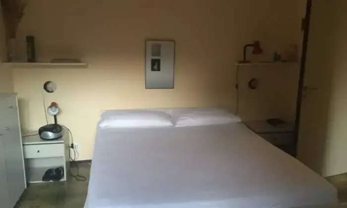 Rexer-Ancona-Appartamento-immerso-nel-verde-ristutturato-vicino-al-mare-CAMERA-DA-LETTO