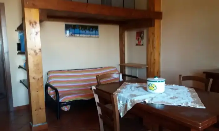 Rexer-Giugliano-in-Campania-Accogliente-bilocalemansarda-a-Varcaturo-CUCINA