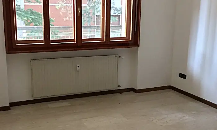 Rexer-Trieste-Ampio-appartamento-in-zona-residenziale-CAMERA-DA-LETTO