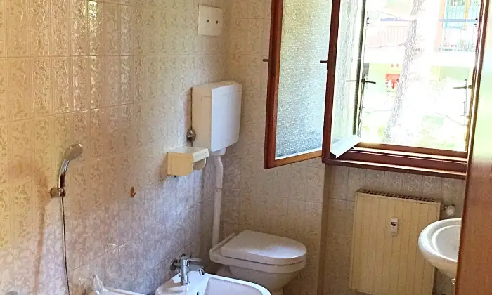 Rexer-Trieste-Ampio-appartamento-in-zona-residenziale-BAGNO