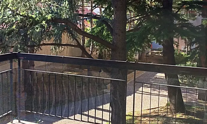 Rexer-Trieste-Ampio-appartamento-in-zona-residenziale-GIARDINO