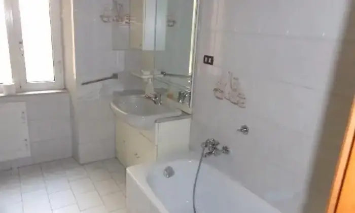 Rexer-Genova-Trilocale-ampio-e-luminoso-BAGNO