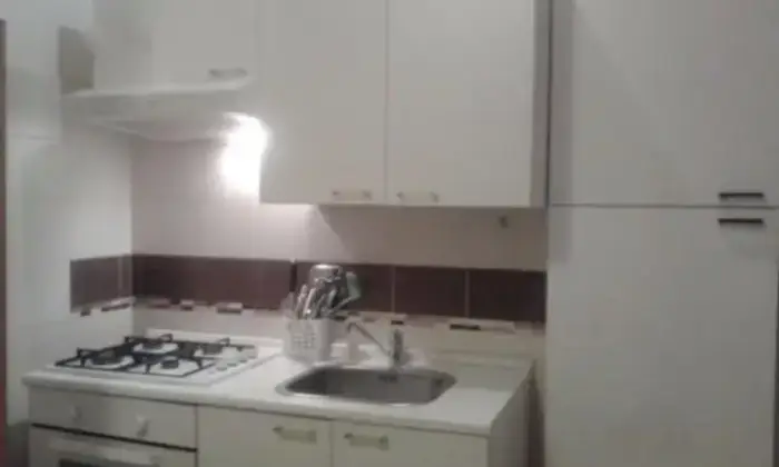 Rexer-Torino-Accogliente-bilocale-luminoso-con-vista-su-fiume-per-brevi-periodi-CUCINA