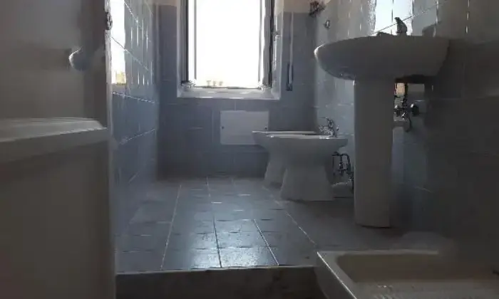 Rexer-Roma-Luminoso-bilocale-ristrutturato-BAGNO
