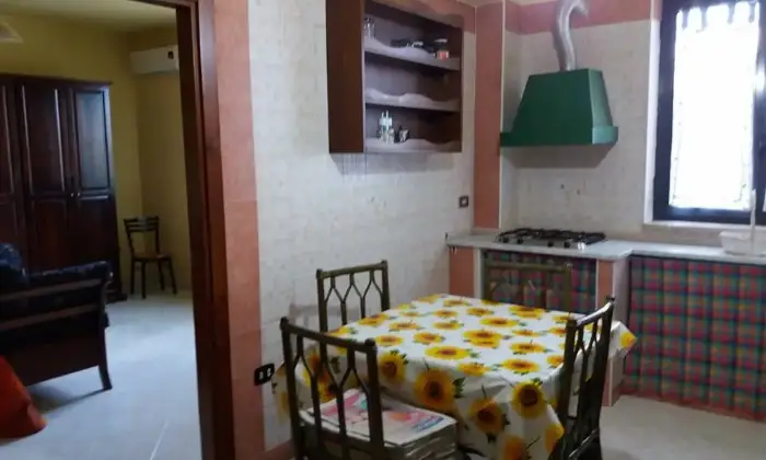 Rexer-Giugliano-in-Campania-FIITTASI-MONOLOCALI-E-BILOCALI-USO-TRANSITORIO-VARCATURO-CUCINA