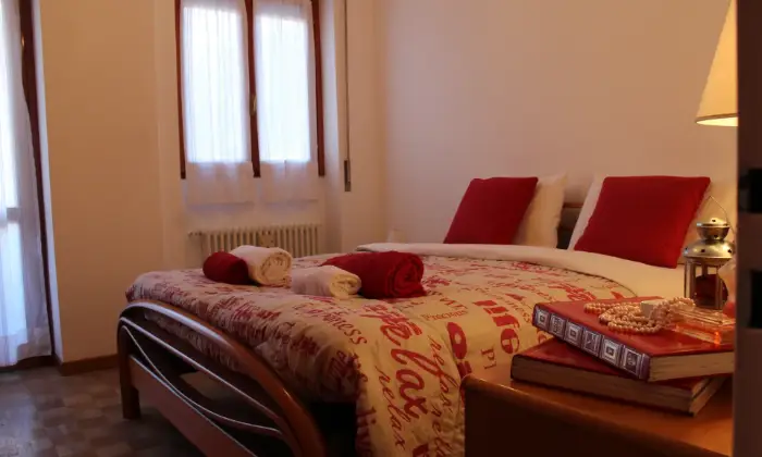 Rexer-Cremeno-Luminoso-bilocale-skyline-Grigna-CAMERA-DA-LETTO