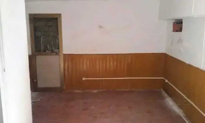 Rexer-Somma-Vesuviana-Spazioso-locale-MAGAZZINO