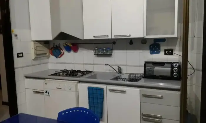 Rexer-Aci-Catena-Appartamento-per-lavoratori-fuori-sede-CUCINA